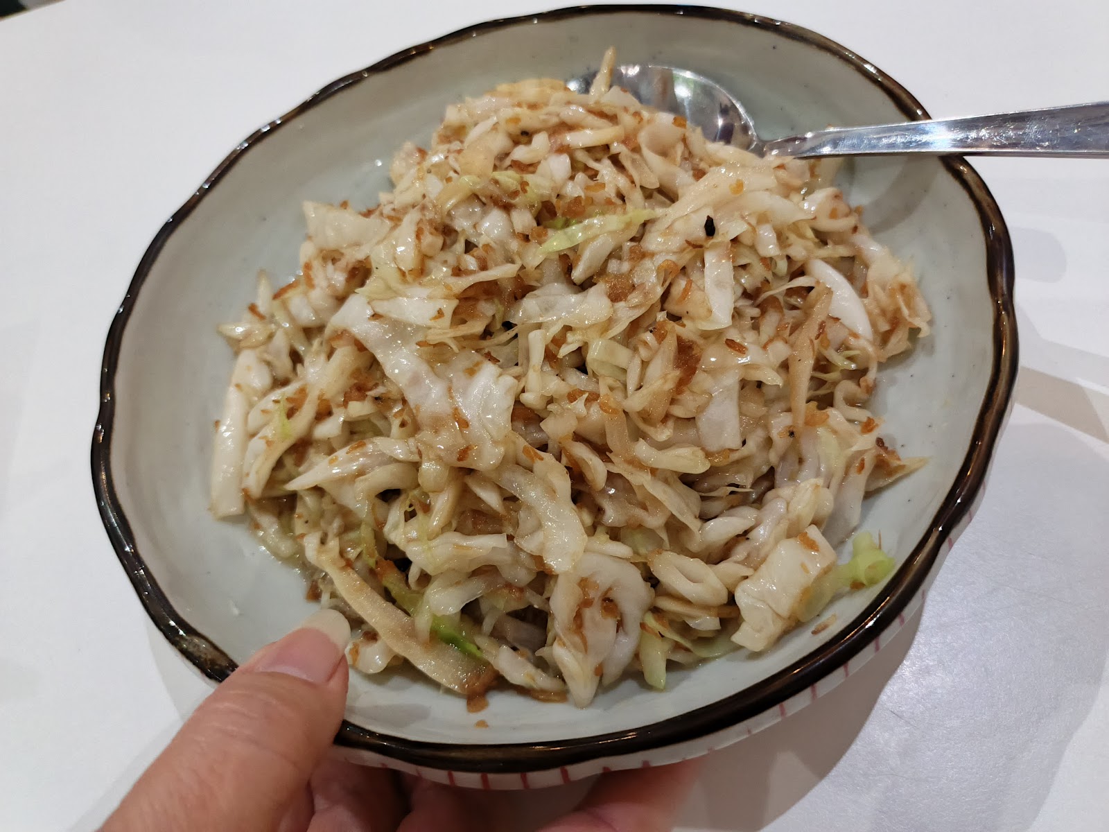 金蒜脆香包菜 Wok-Fried Cabbage with Golden Garlic